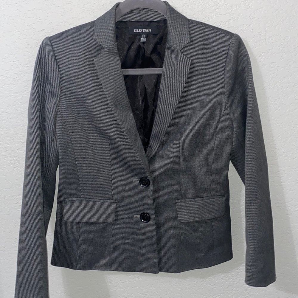 Ellen Tracy Women's blazer size 2P